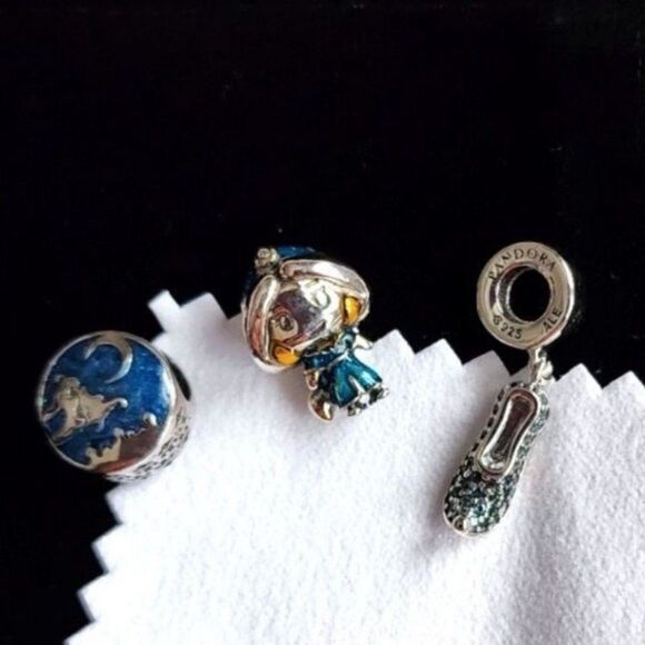 Disney Aladdin Agrabah Castle Dangle Charm - Picture 8 of 9